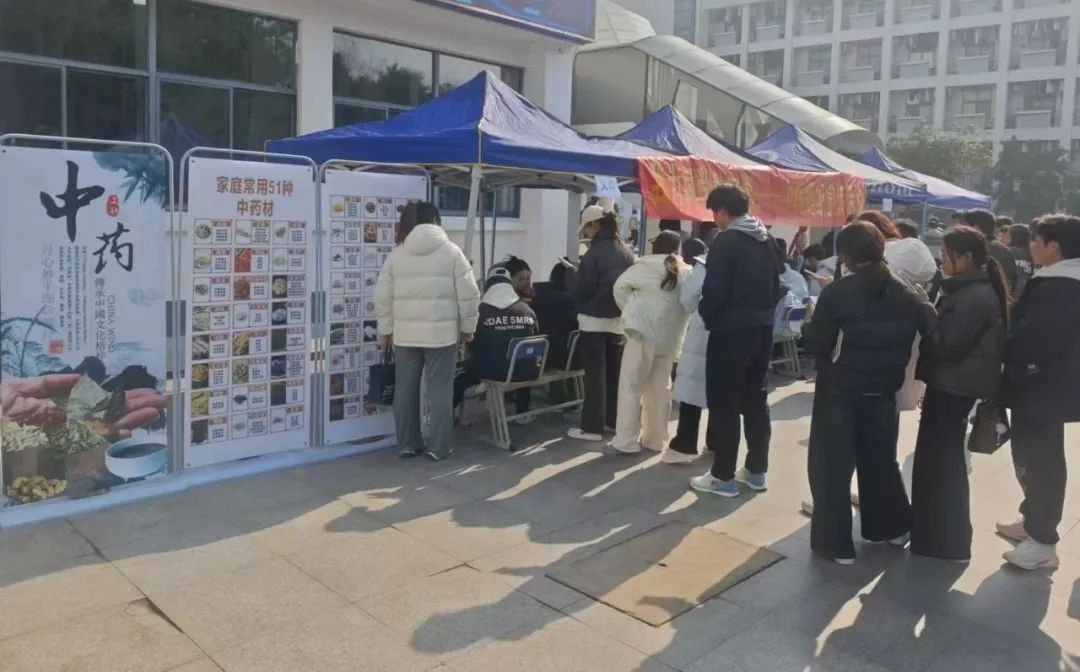 我为同学做实事1.jpg
