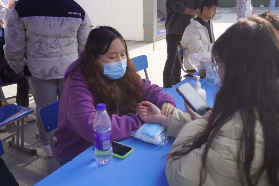 我为同学做实事4.jpg