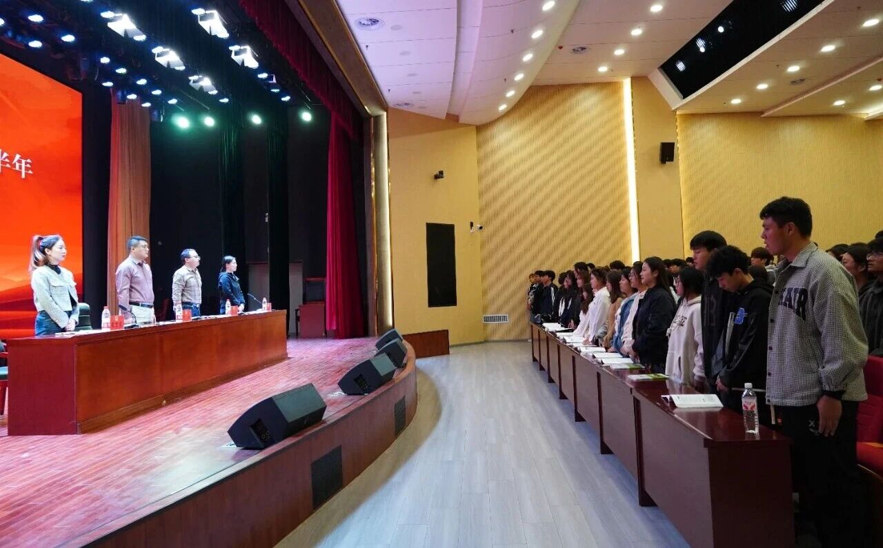 合肥科技职业学院团委举行2025年下半年入团积极分子培训班开班仪式