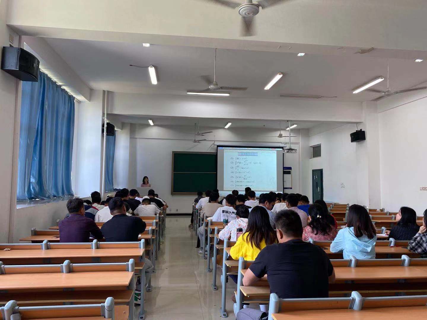 基础教学部开展期中教学公开课活动