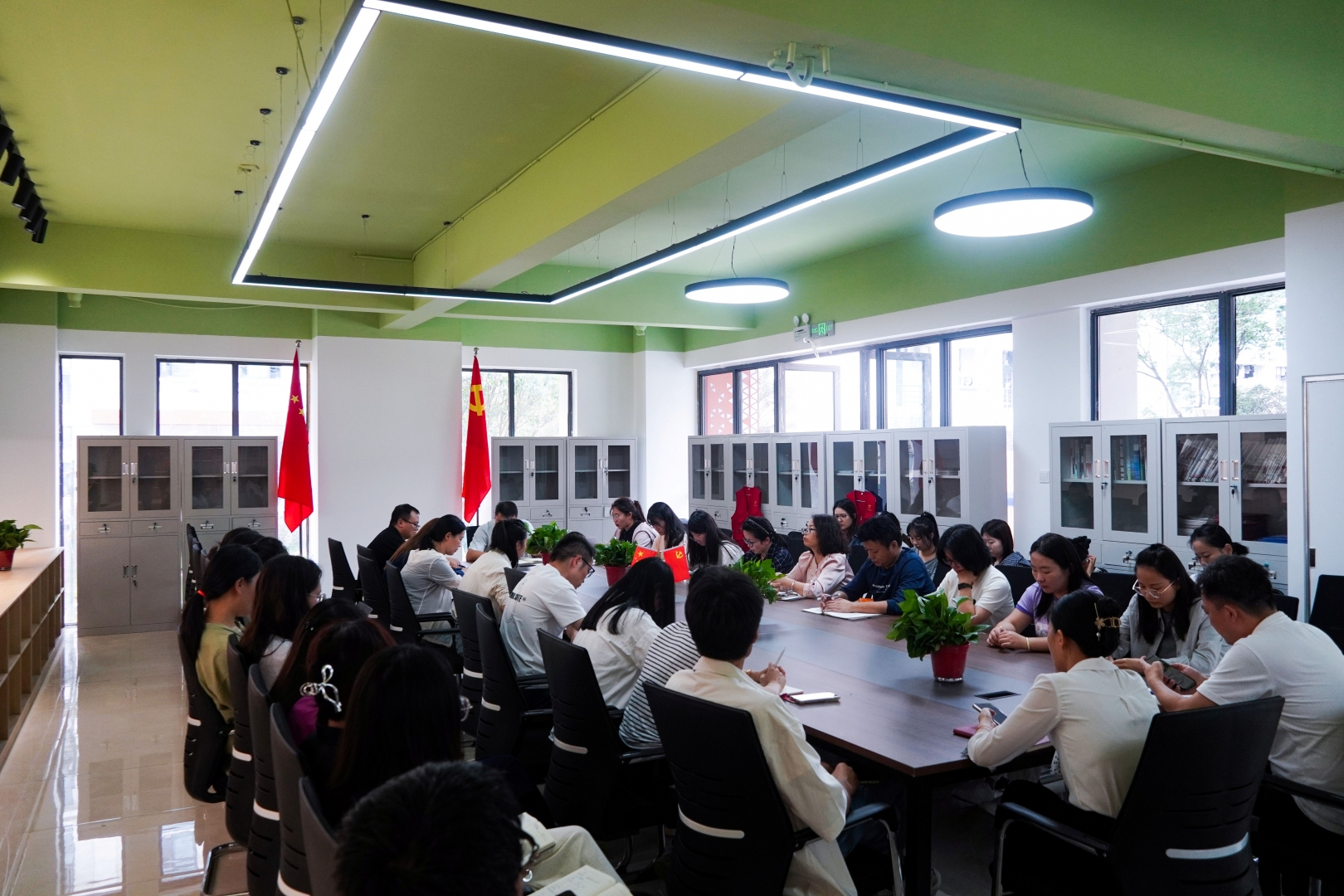 合肥科技职业学院团委召开2025至2026学年学生社团指导教师工作会议